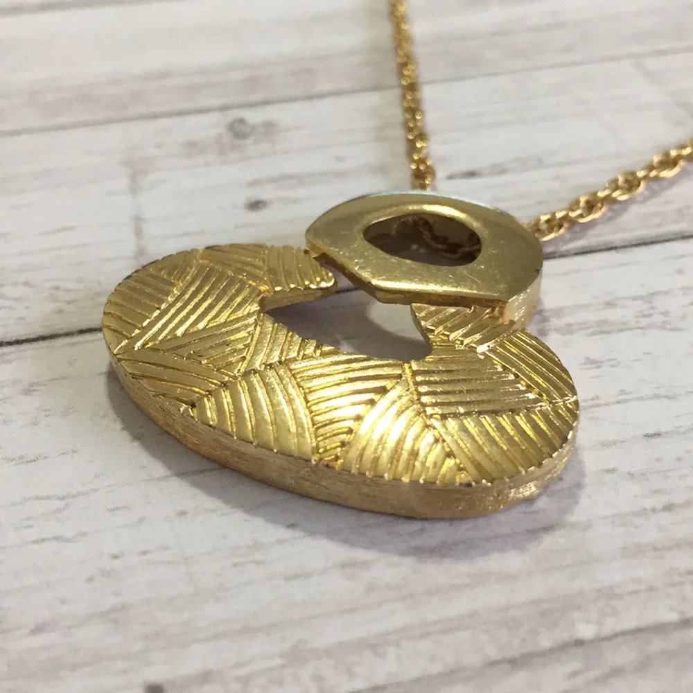 Vintage Gold Tone Pendant Necklace Art Deco